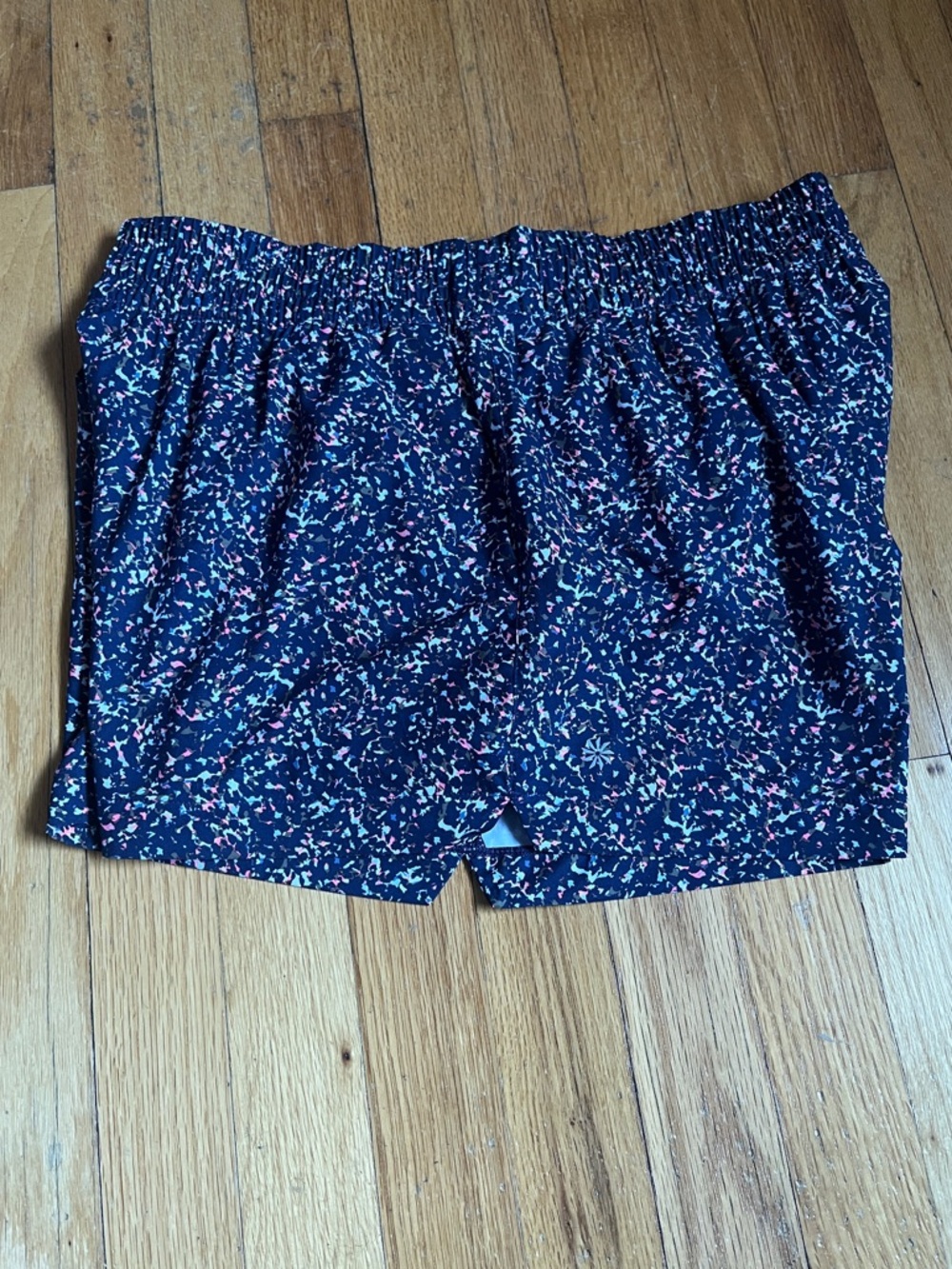 ATHLETA Weekender Mid Rise 3" Run Short Sz M Misha camo navy - Picture 4 of 12